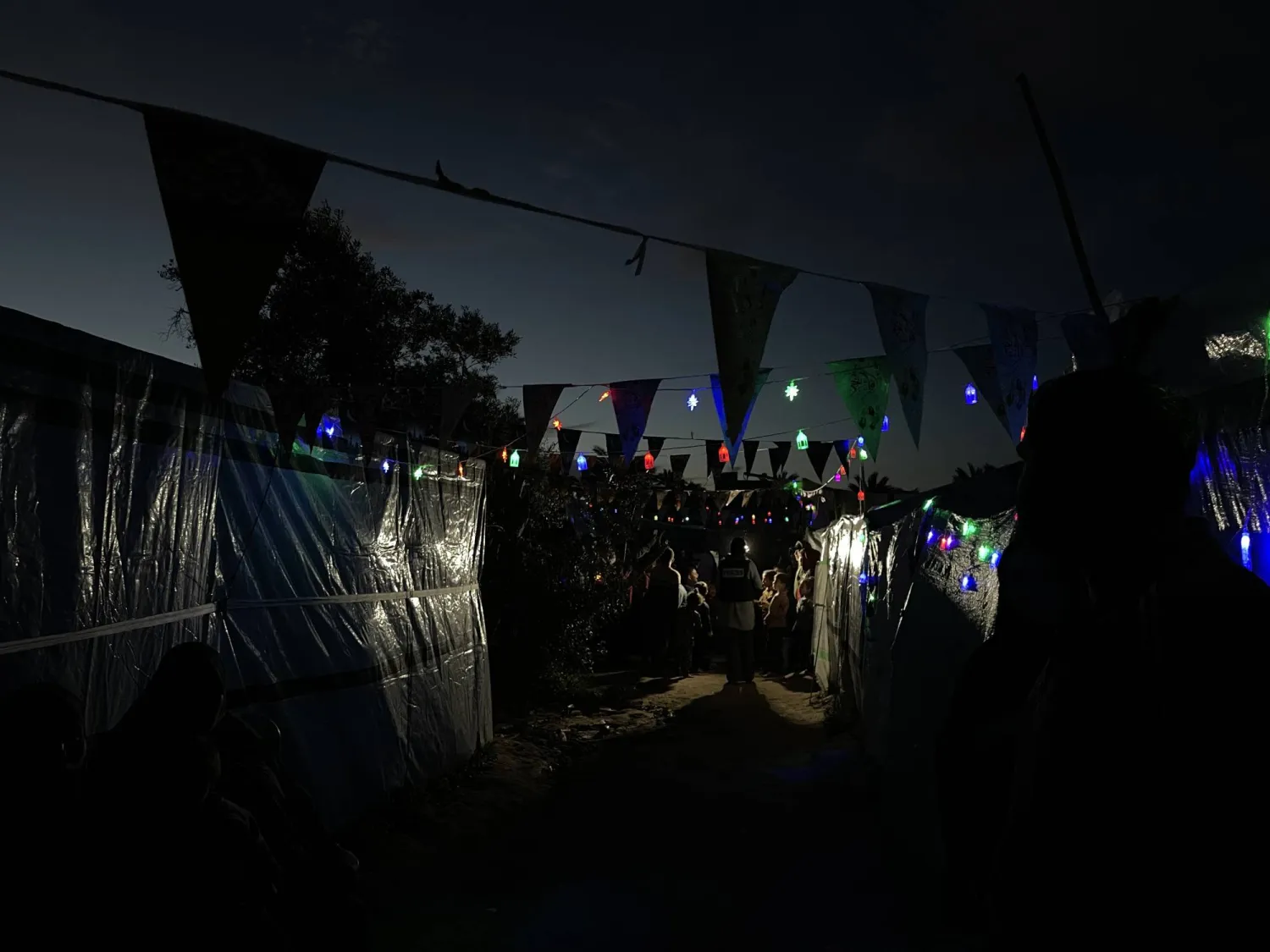 خيام النازحين في رفح فجر اليوم الأول من رمضان (وكالة أنباء العالم العربي)