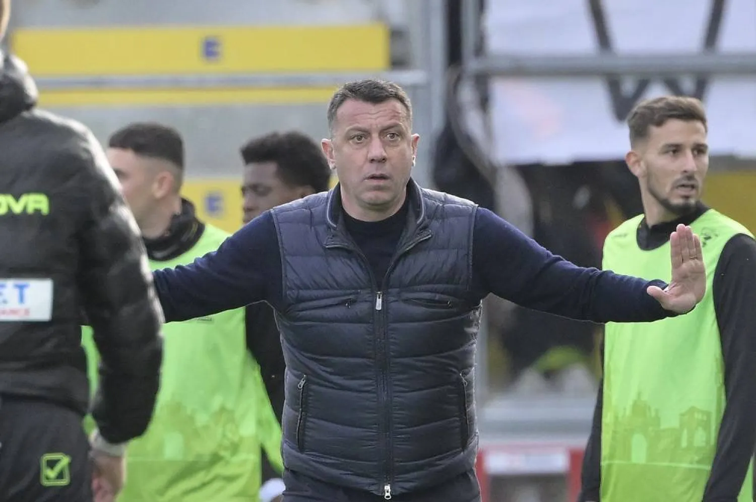 Lecce's head coach Roberto D'Aversa reacts during the Serie A soccer match between Frosinone and Lecce at the Stadio Benito Stirpe stadium in Frosinone, Italy, on March 3, 2024. (AP)