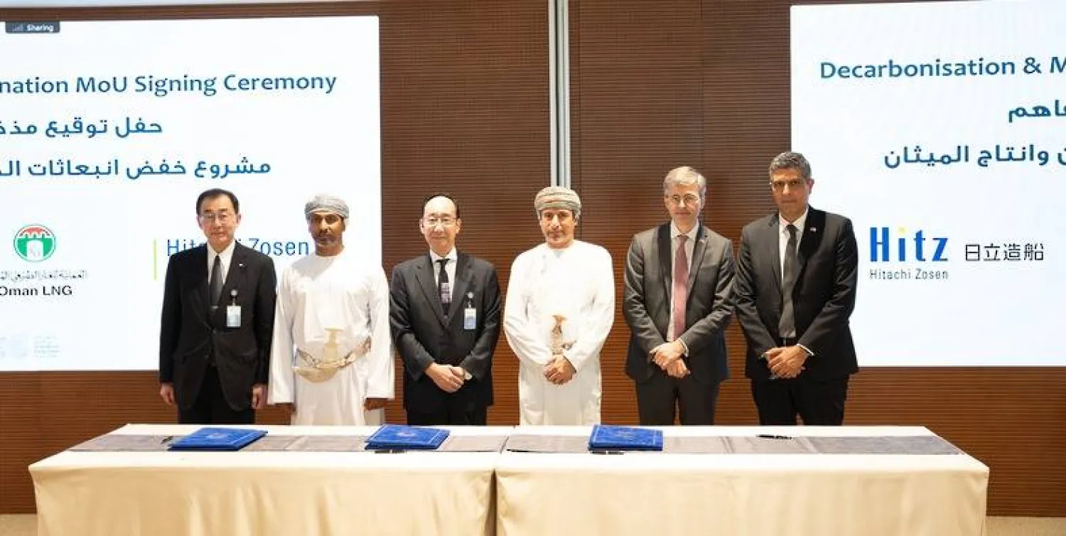 خلال توقيع الاتفاقية بين «العمانية للغاز الطبيعي المسال» وشركتين يابانيتين (وكالة الأنباء العمانية)