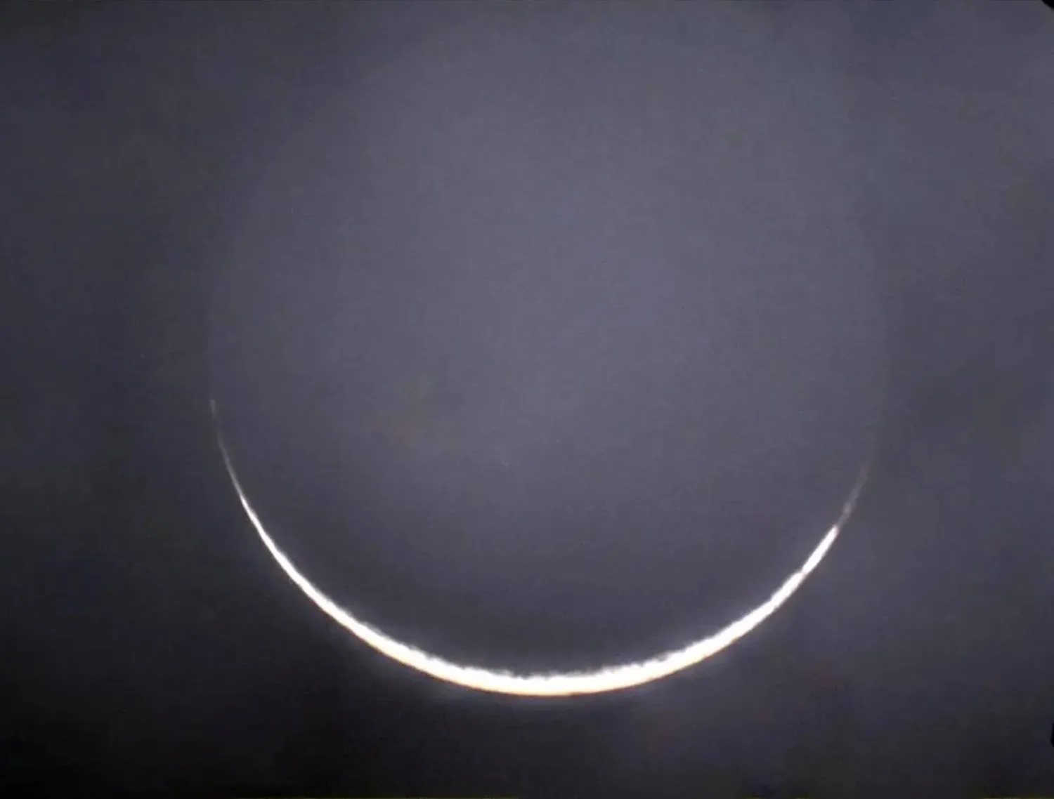 رصد هلال شهر رمضان بعد غروب الشمس والانتقال نحو بداية الليل (واس)