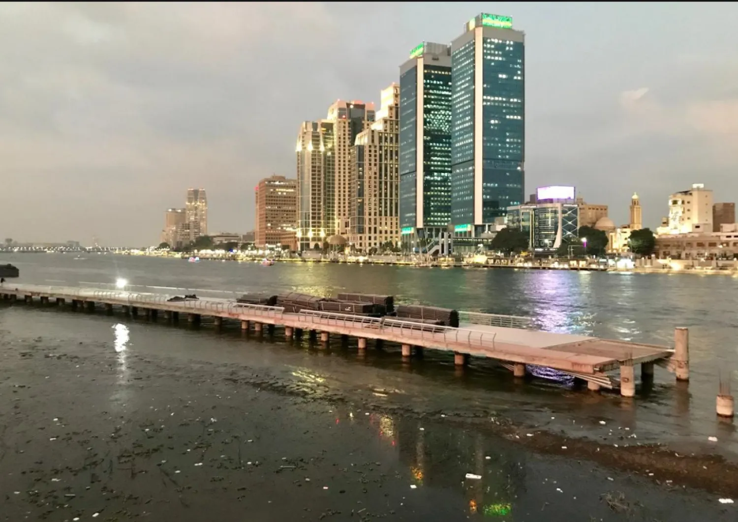 بنايات على نيل القاهرة (تصوير: عبد الفتاح فرج)