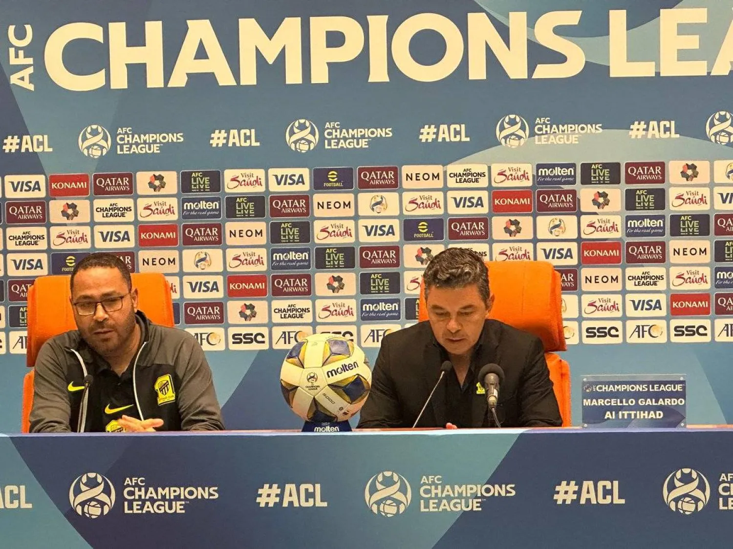 غاياردو مدرب فريق الاتحاد في المؤتمر الصحافي (الشرق الأوسط) 