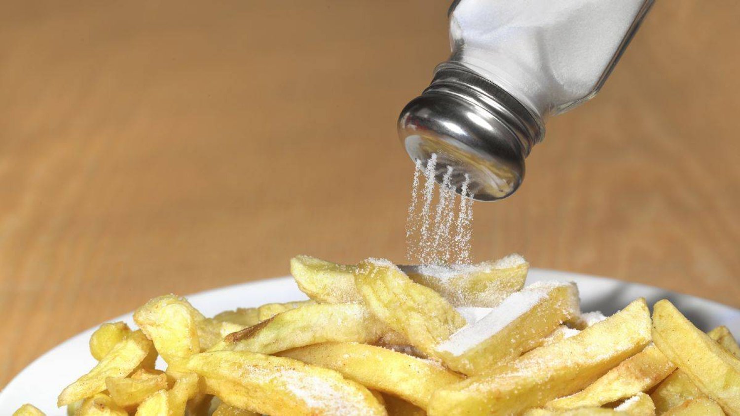 الأطعمة المالحة تسمم الميكروبات الموجودة بالجسم فتسبب الأمراض !؟