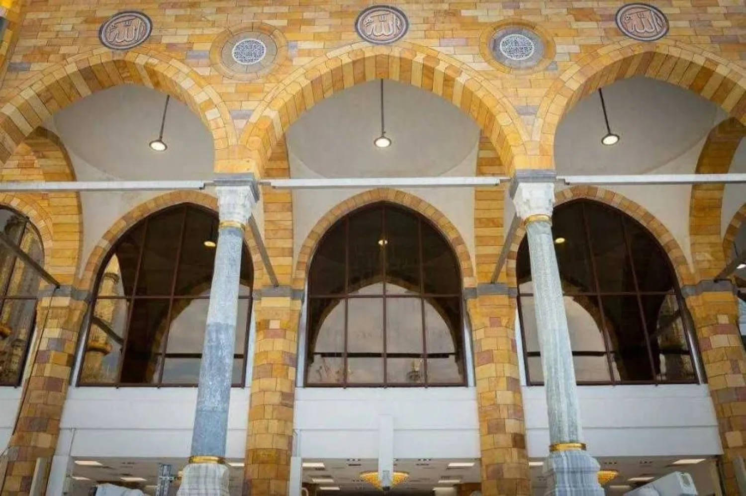 مع رمضان تستأنف مهمة لا غنى عنها حيث يبدأ النداء في كل ليلة من الشهر الكريم لصلاة القيام (هيئة العناية بالحرمين)