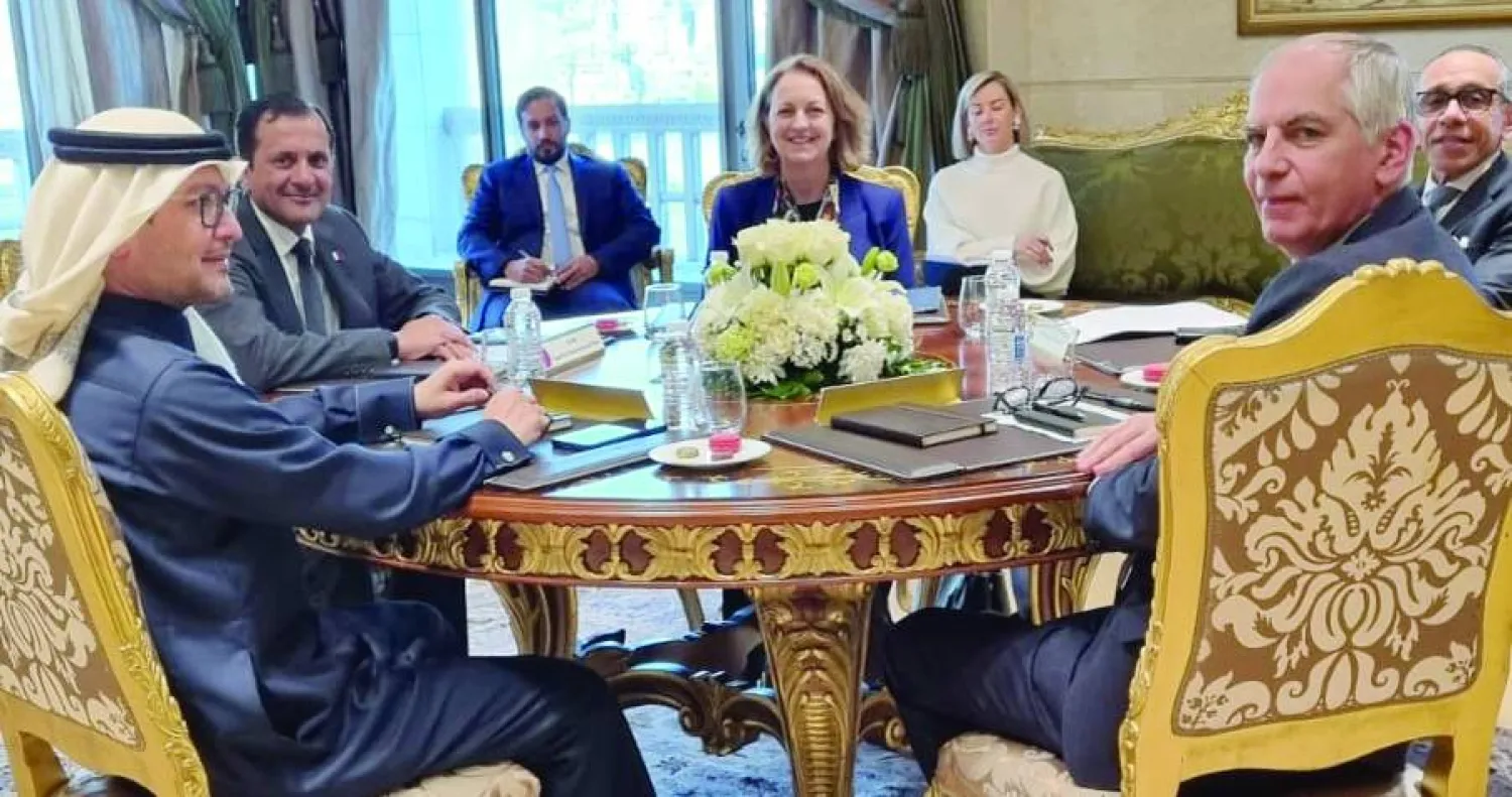 هل يكون الحل بتفعيل دور اللجنة الخماسية ودعمه برافعة دولية؟ (السفارة القطرية)