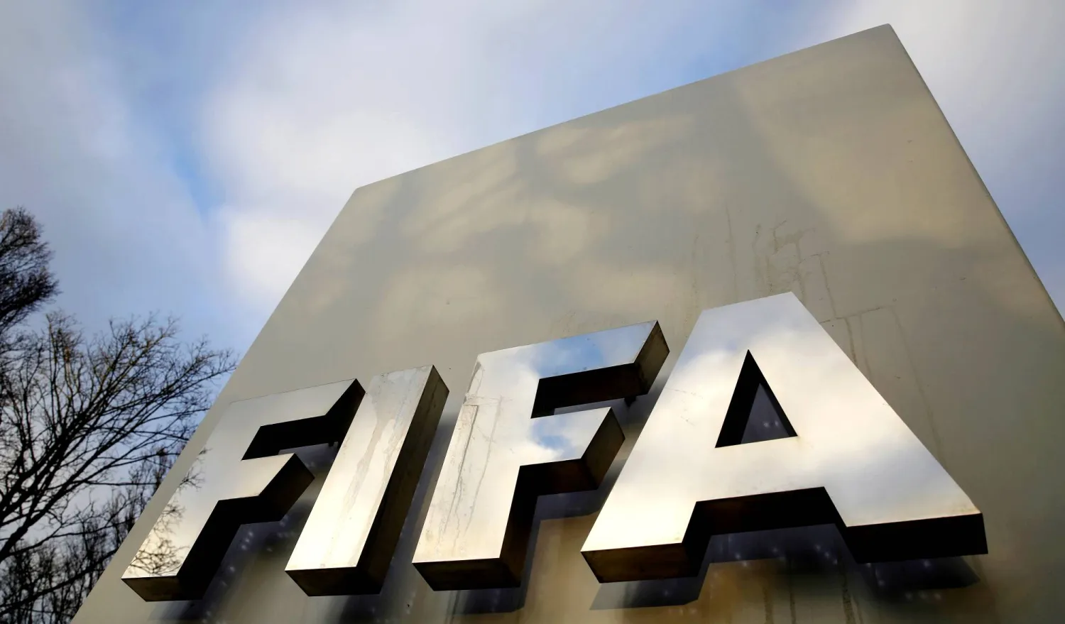 الاتحاد الدولي لكرة القدم (رويترز)