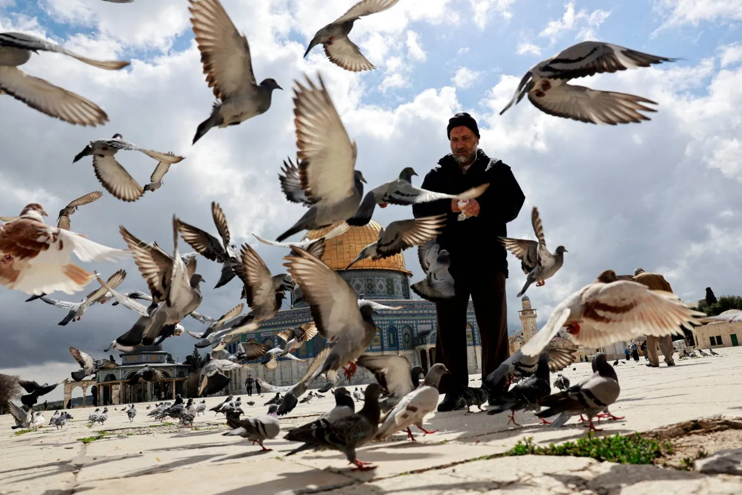 «حماس» تدعو إلى تصعيد الحراك في أول جمعة من رمضان دعماً لأهل غزة ونصرة للقدس والأقصى (رويترز)