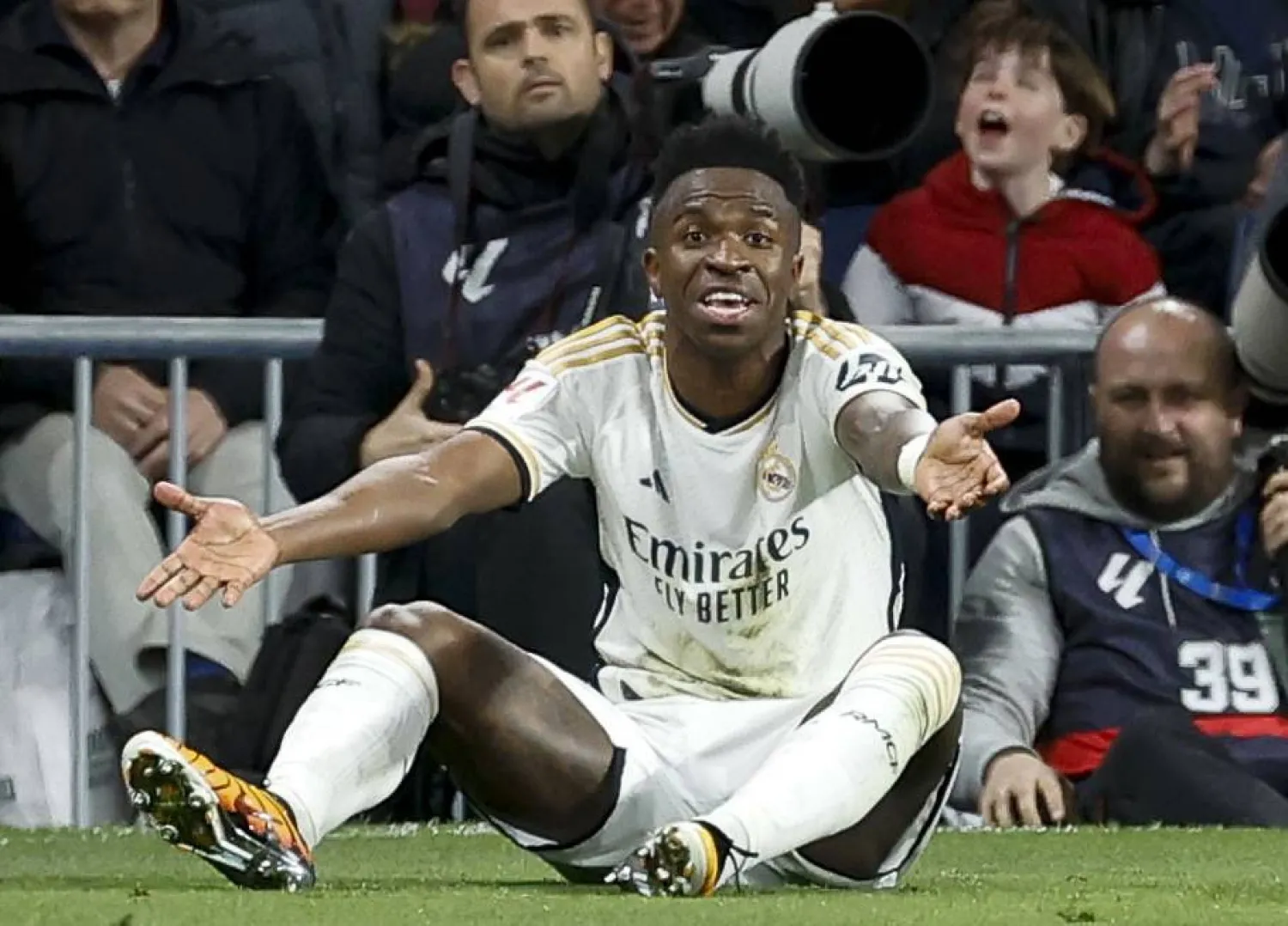 فينيسيوس جونيور نجم ريال مدريد (إ.ب.أ)