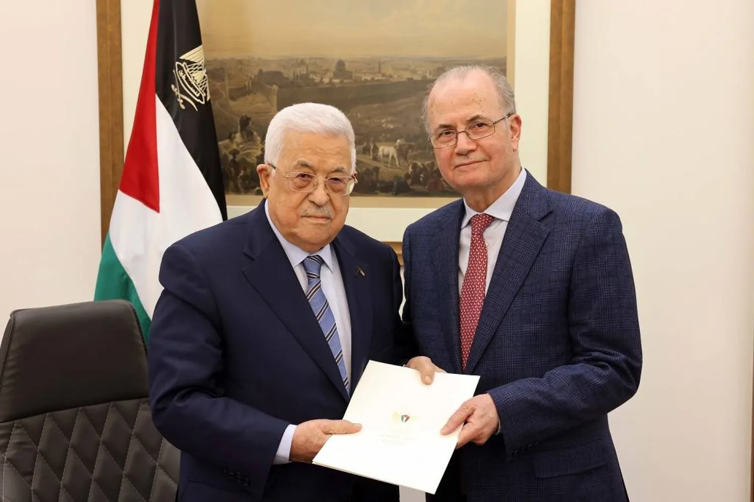 الرئيس الفلسطيني محمود عباس والدكتور محمد مصطفى (وفا)