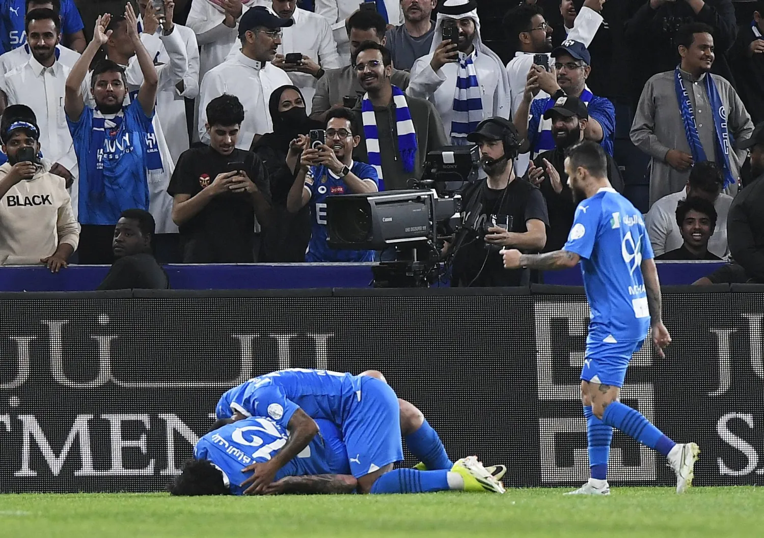 الهلال فاز بصعوبة في مباراته أمام ضمك (رويترز)