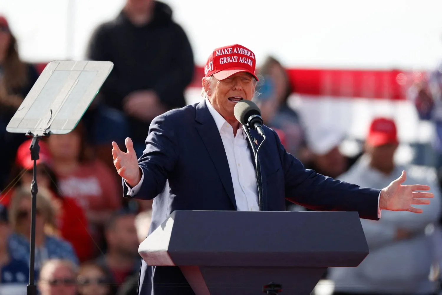 ABD eski Başkanı Donald Trump Vandalia’daki mitingte (AFP)