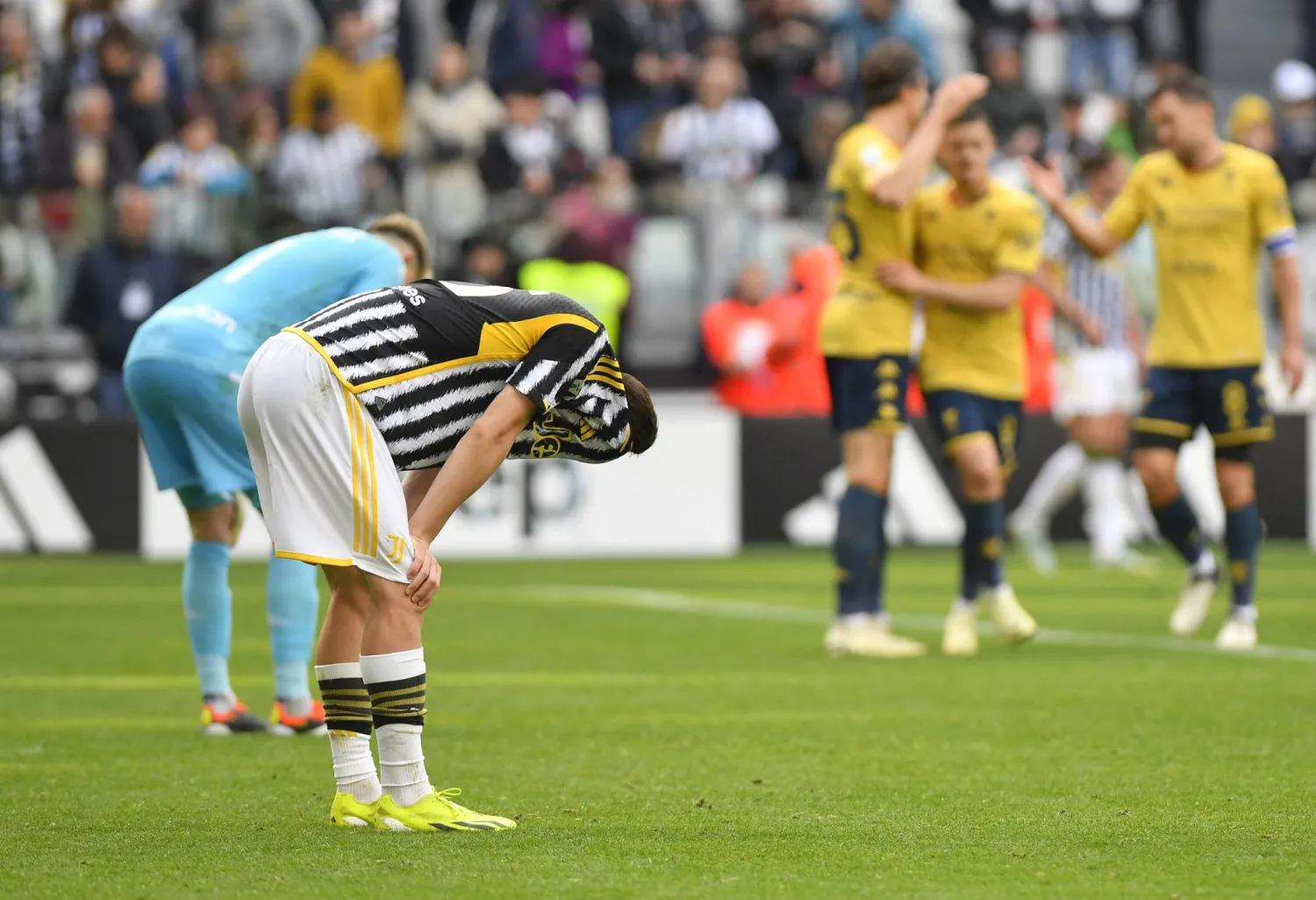 خيبة لاعبي يوفنتوس بعد انتهاء المواجهة (رويترز)