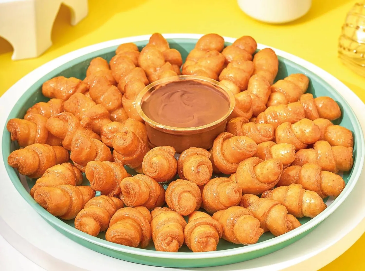 «صوابع جيجي» أحد أصناف الحلويات المبتكرة في شهر رمضان (صفحة أحد محال الحلويات الشهيرة في مصر)