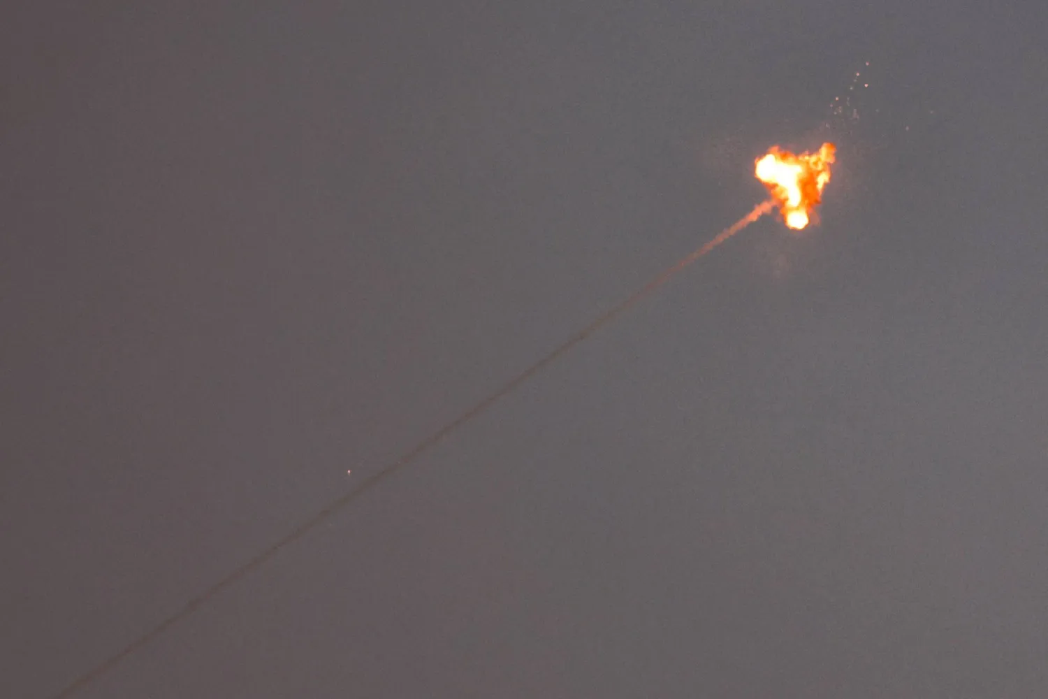 منظومة القبة الحديدية تعترض صاروخاً أُطلِق باتجاه إسرائيل (أأرشيفية - .ف.ب)