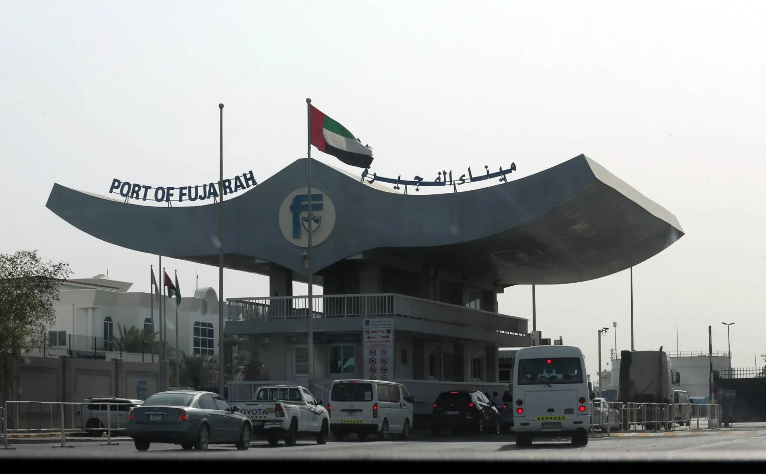 منظر عام لميناء الفجيرة الإماراتي (رويترز)