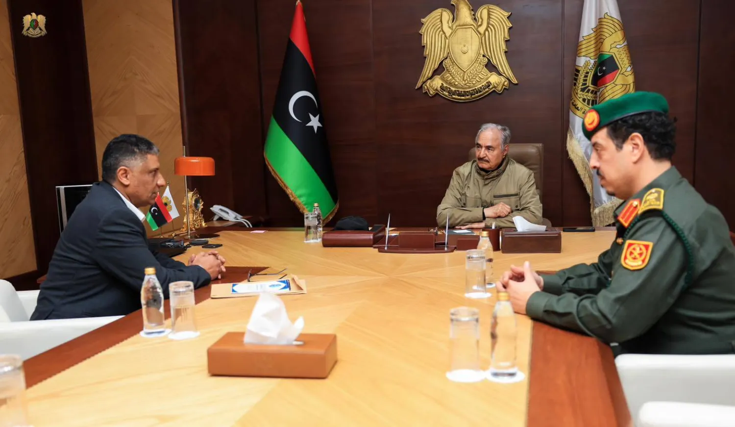 لقاء لحفتر مع عضو بمجلس النواب (الجيش الوطني)
