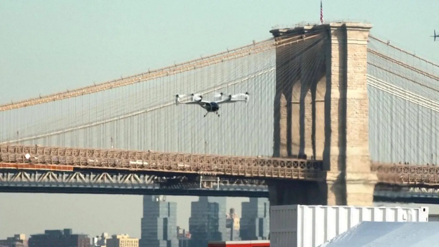 عمدة نيويورك يأمل في أن تنقل سيارات الأجرة الجوية الركاب قريباً (مدينة نيويورك)