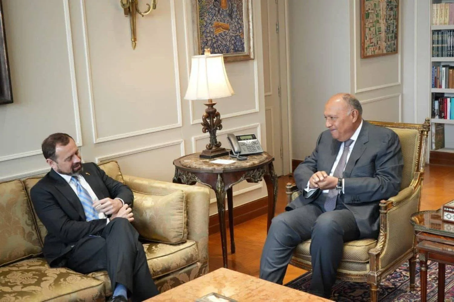Egyptian FM Sameh Shoukry meets US special envoy to Sudan Tom Perriello in Cairo. (Egyptian Foreign Ministry)