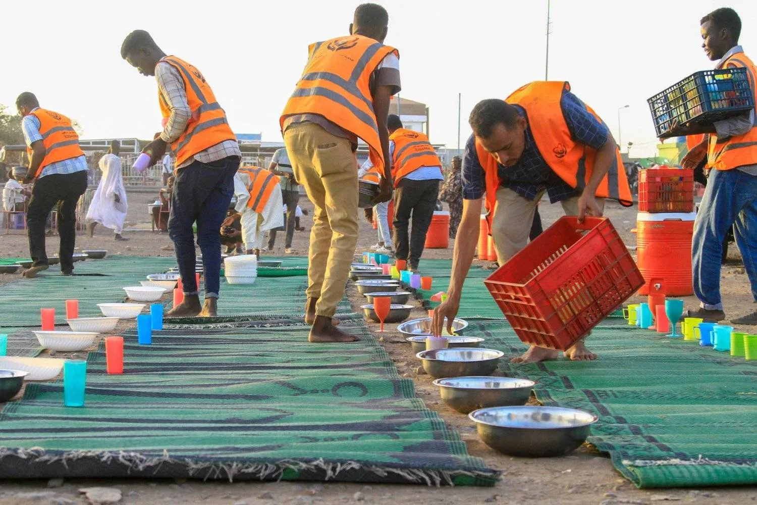 Volunteers prepare food for displaced fasting individuals inside Sudan during Ramadan (AFP)