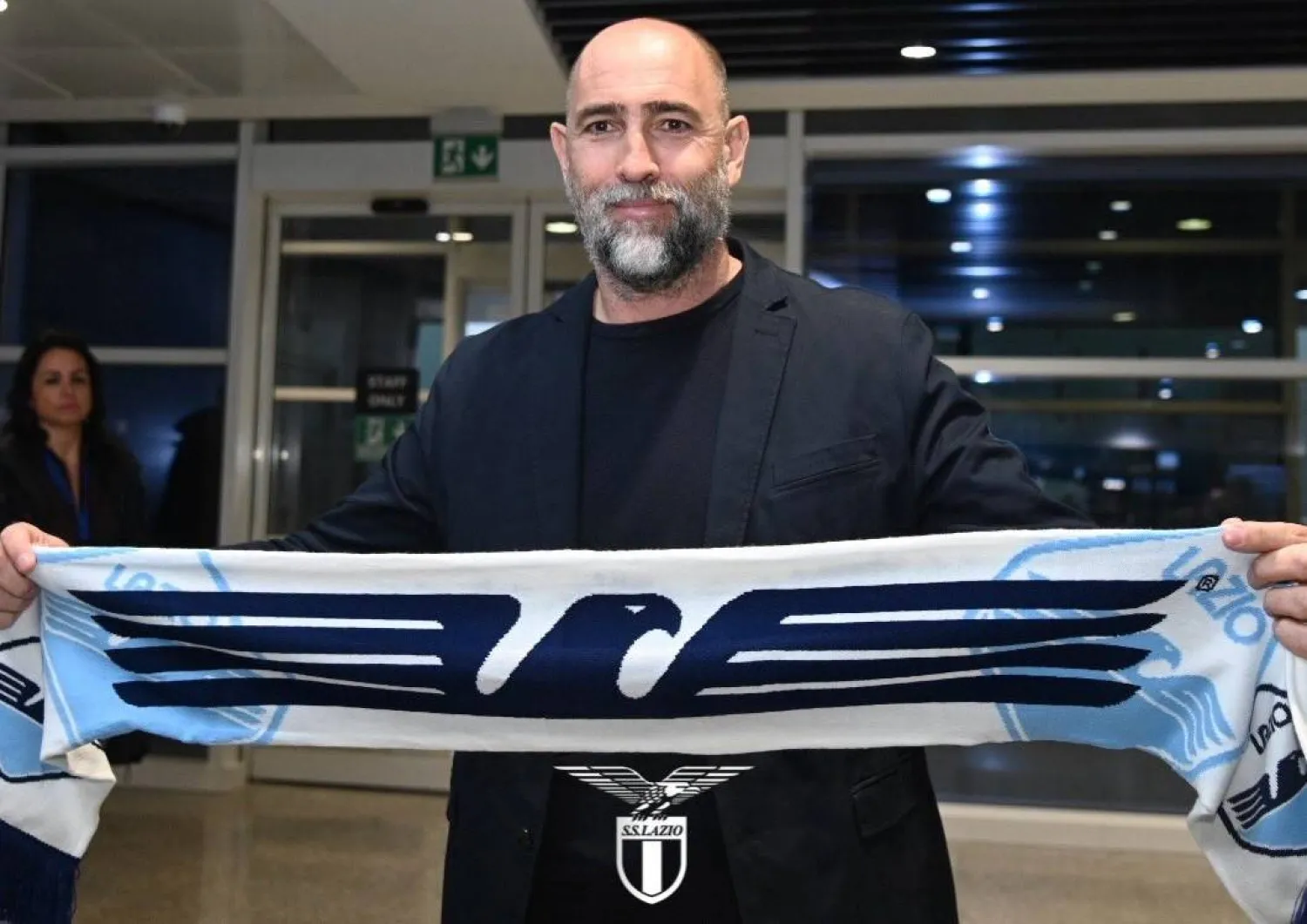 الكرواتي إيغور تودور يحمل وشاح لاتسيو (نادي لاتسيو)