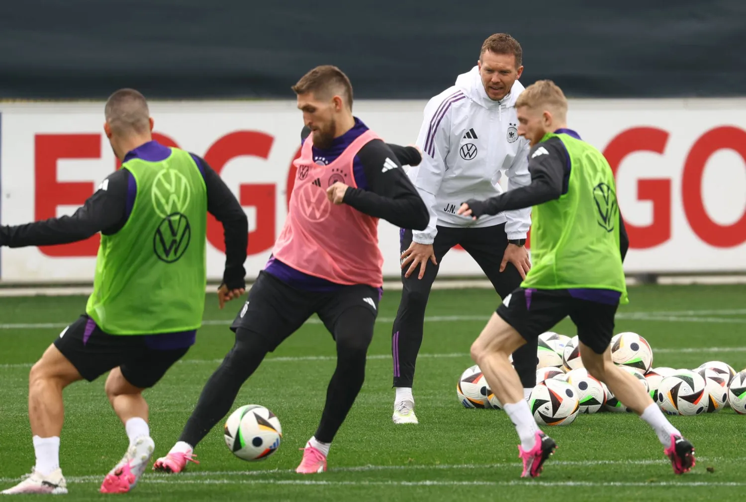 ناغليسمان يقود تدريبات المنتخب الألماني (رويترز)
