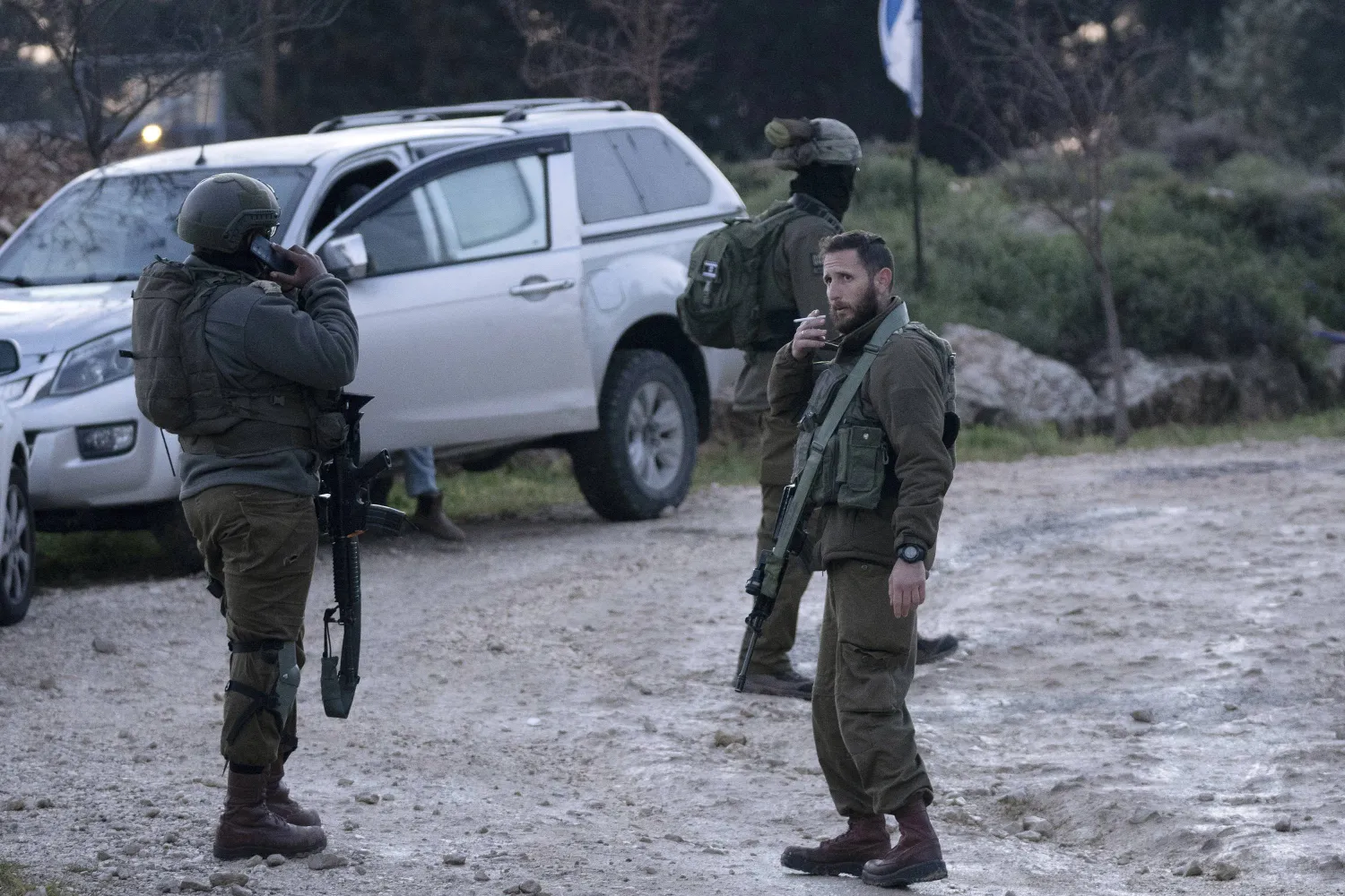 جنود إسرائيليون بالقرب من مستوطنة مجدال عوز بالضفة الغربية الثلاثاء 19 مارس 2024 (أ.ب)