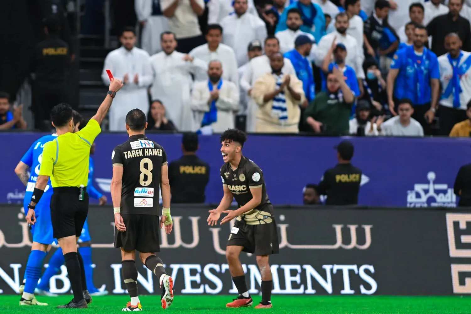 الحكم المكسيكي غونزاليس لاقى انتقادات لاذعة من مدرب ضمك (بشير صالح)