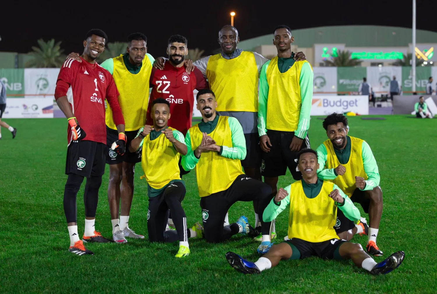 لاعبو الأخضر خلال التدريبات التحضيرية لمواجهة طاجيكستان (المنتخب السعودي)