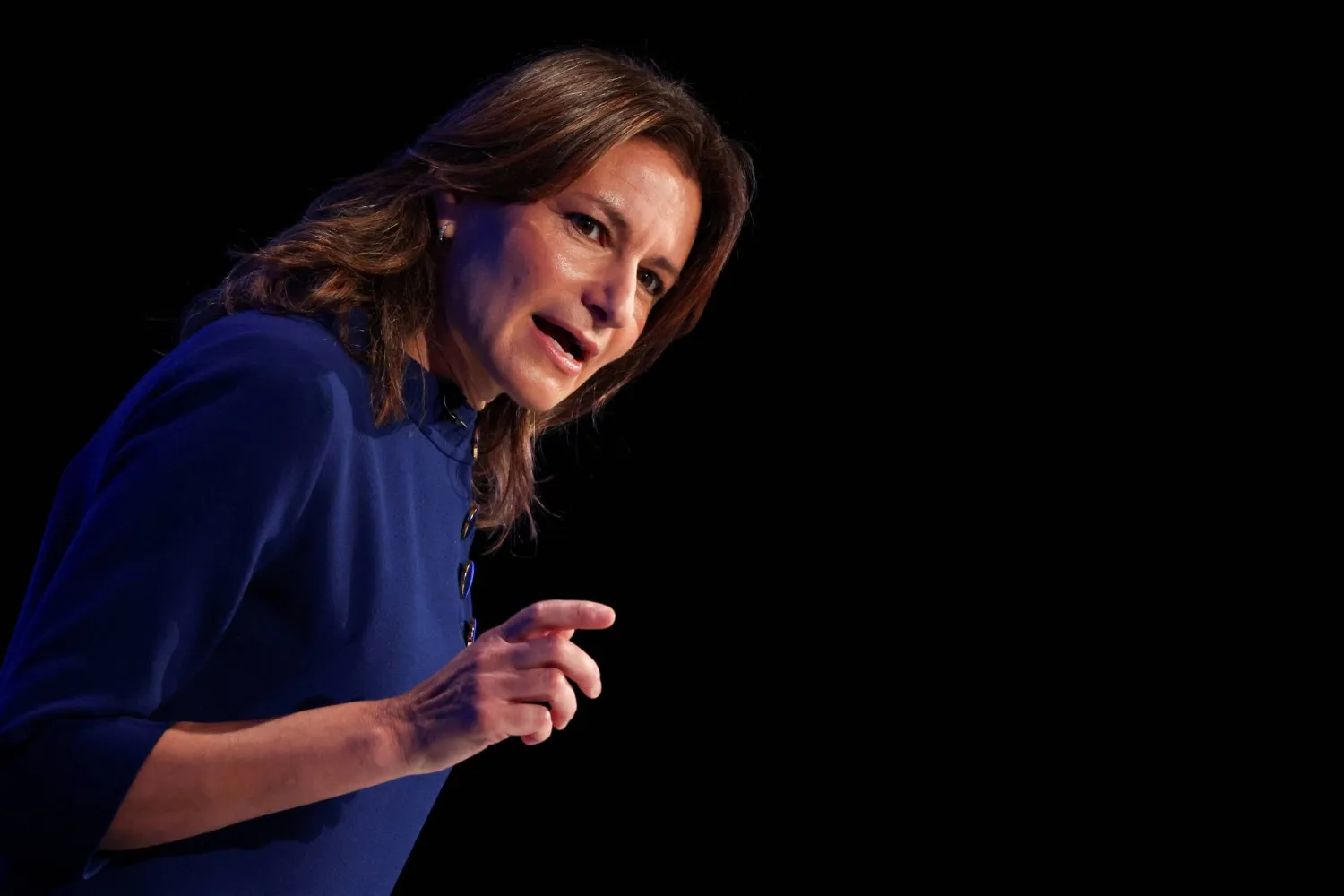 لوسي فريزر وزيرة الرياضة البريطانية (رويترز)