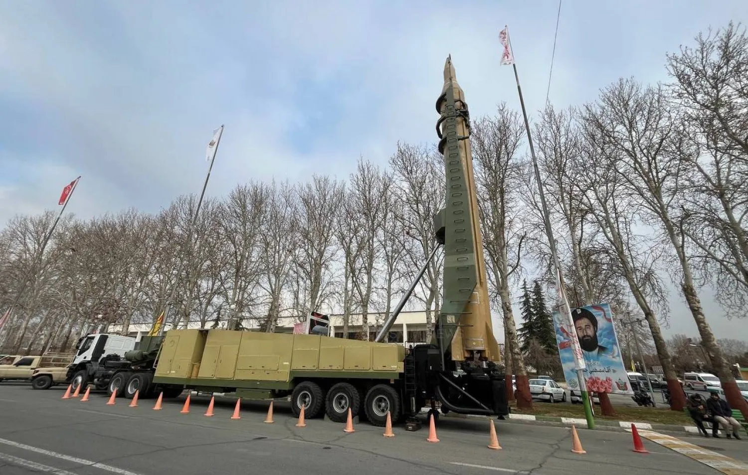 «الحرس الثوري» يستعرض صاروخ «قدر» الباليستي وسط طهران فبراير الماضي (تسنيم)