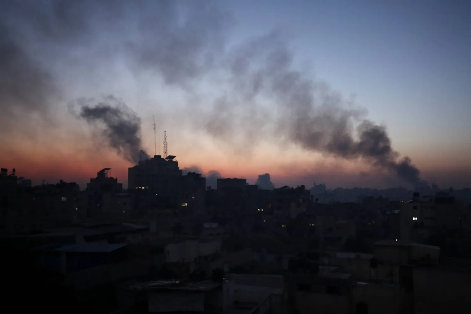 Smoke rises during an Israeli raid at Al Shifa hospital and the area around it, in Gaza City, March 20, 2024. REUTERS/Dawoud Abu Alkas