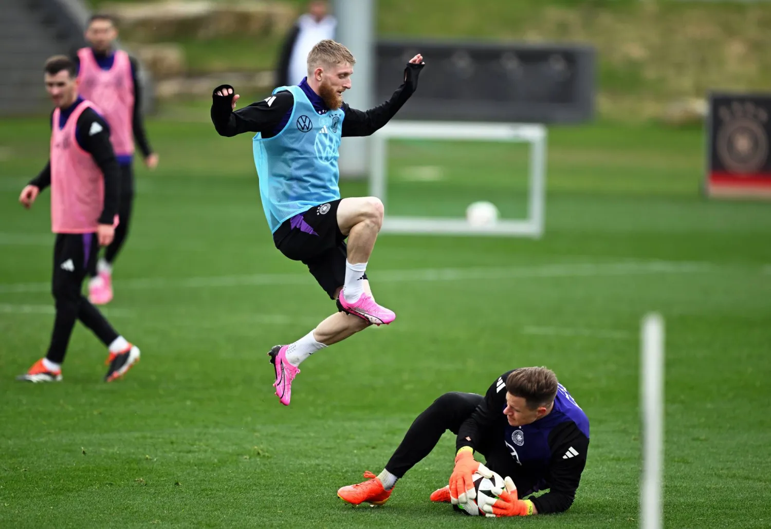 لاعب الوسط  الألماني يان-نيكلاس بيست (د.ب.أ)