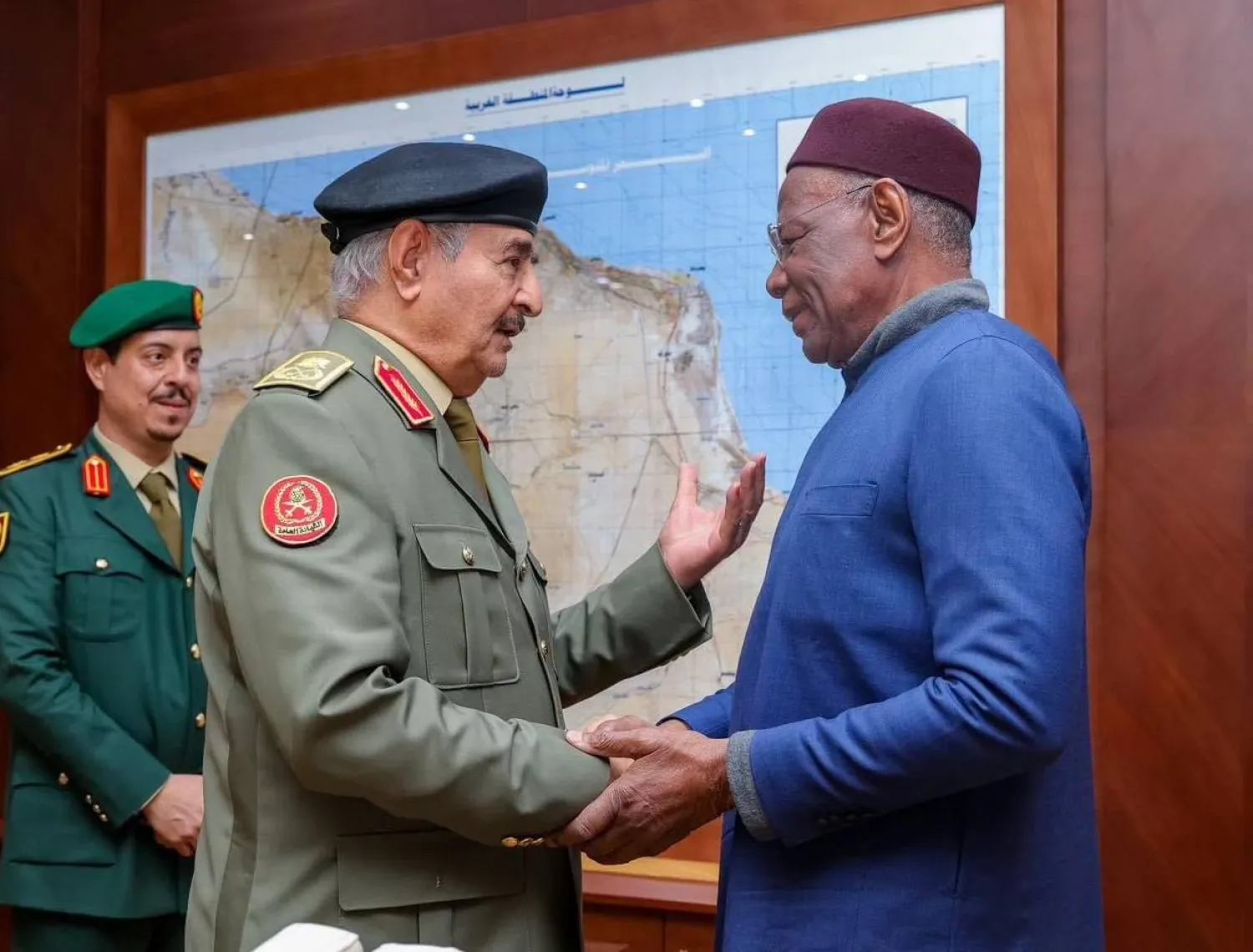 المشير خليفة حفتر خلال استقبال المبعوث الأممي عبد الله باتيلي (الجيش الوطني)