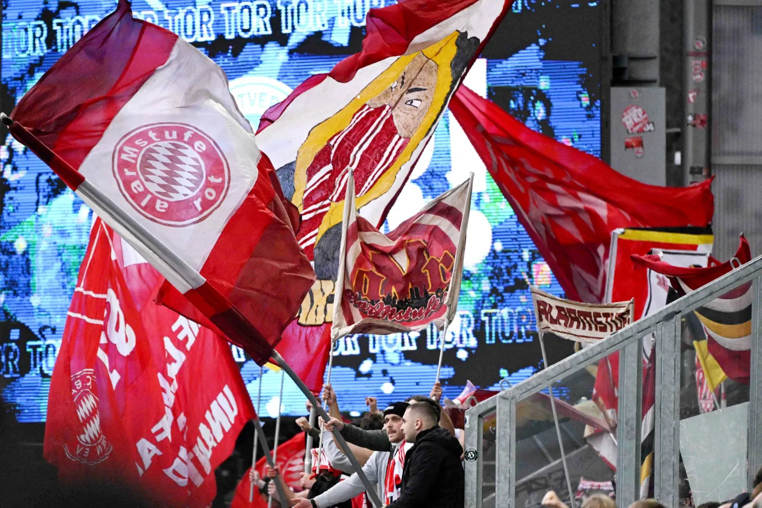 جماهير بايرن ميونيخ الألماني (أ.ف.ب)