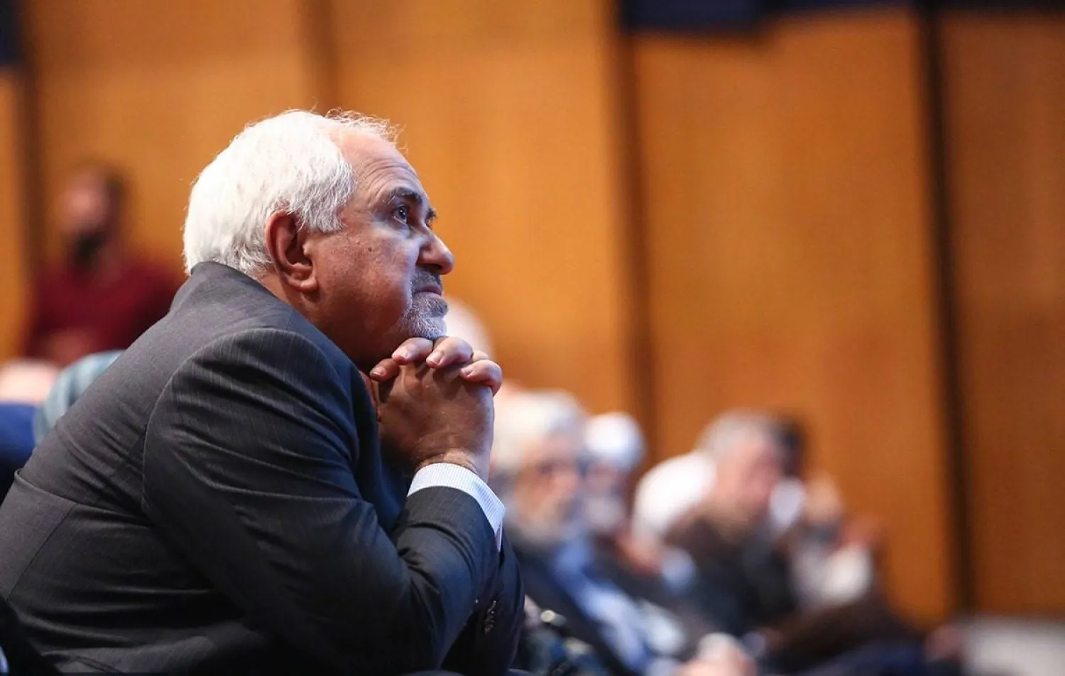 وزير الخارجية الإيراني السابق محمد جواد ظريف على هامش مشاركته في ملتقى «جماران»