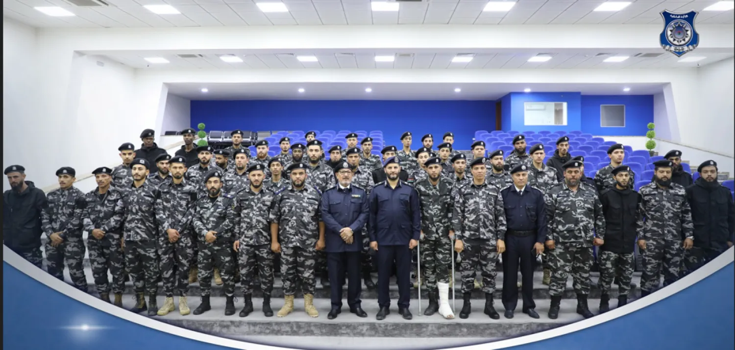 الطرابلسي يتوسط «قوة إنفاذ القانون» بوزارته (وزارة الداخلية)