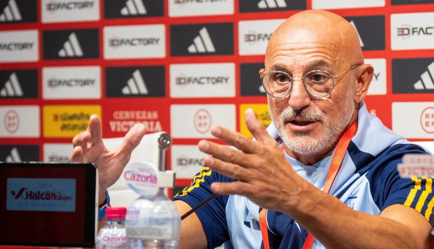 لويس دي لا فوينتي مدرب منتخب إسبانيا (إ.ب.أ)