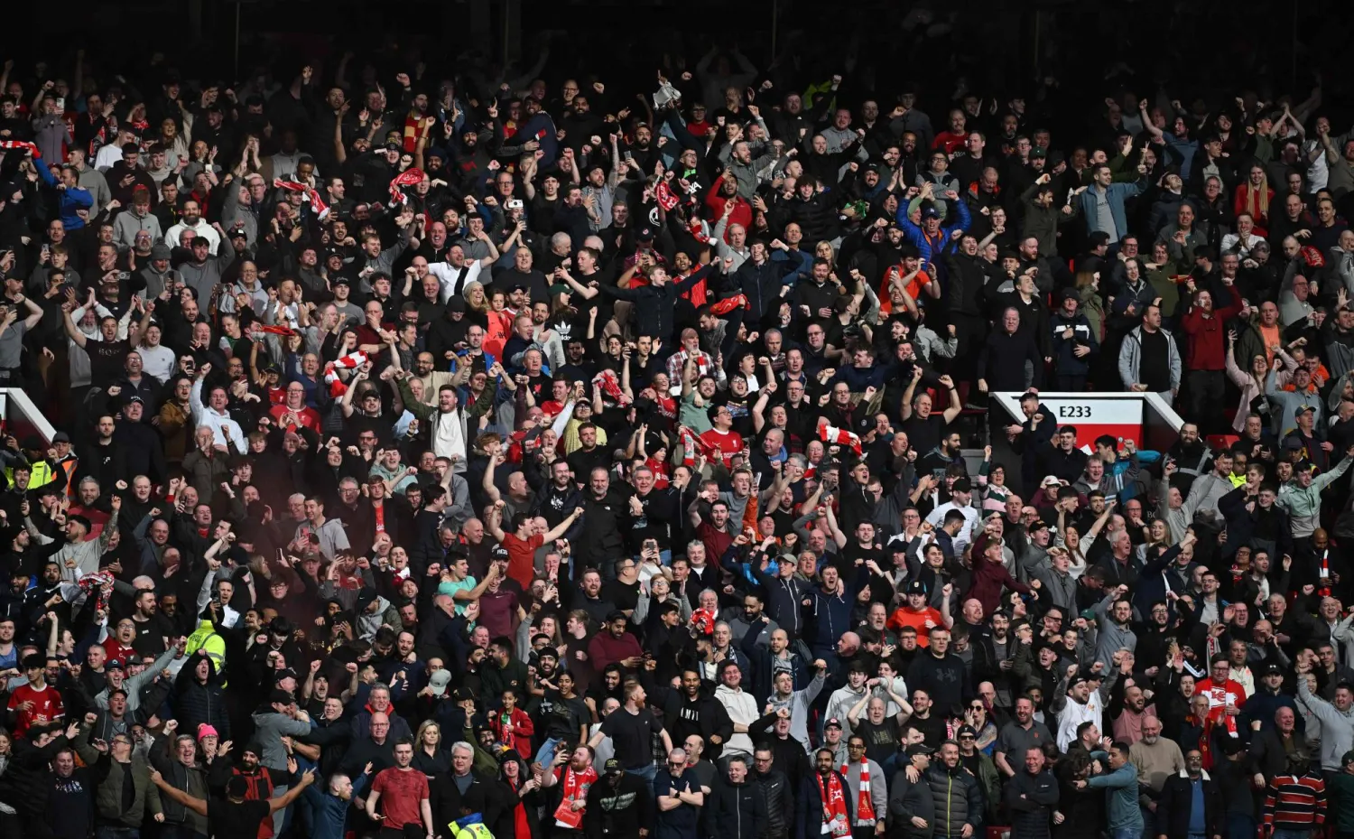 الاتحاد الأوروبي لكرة القدم توصل أخيرا إلى تسوية مع مشجعي ليفربول (أ.ف.ب)