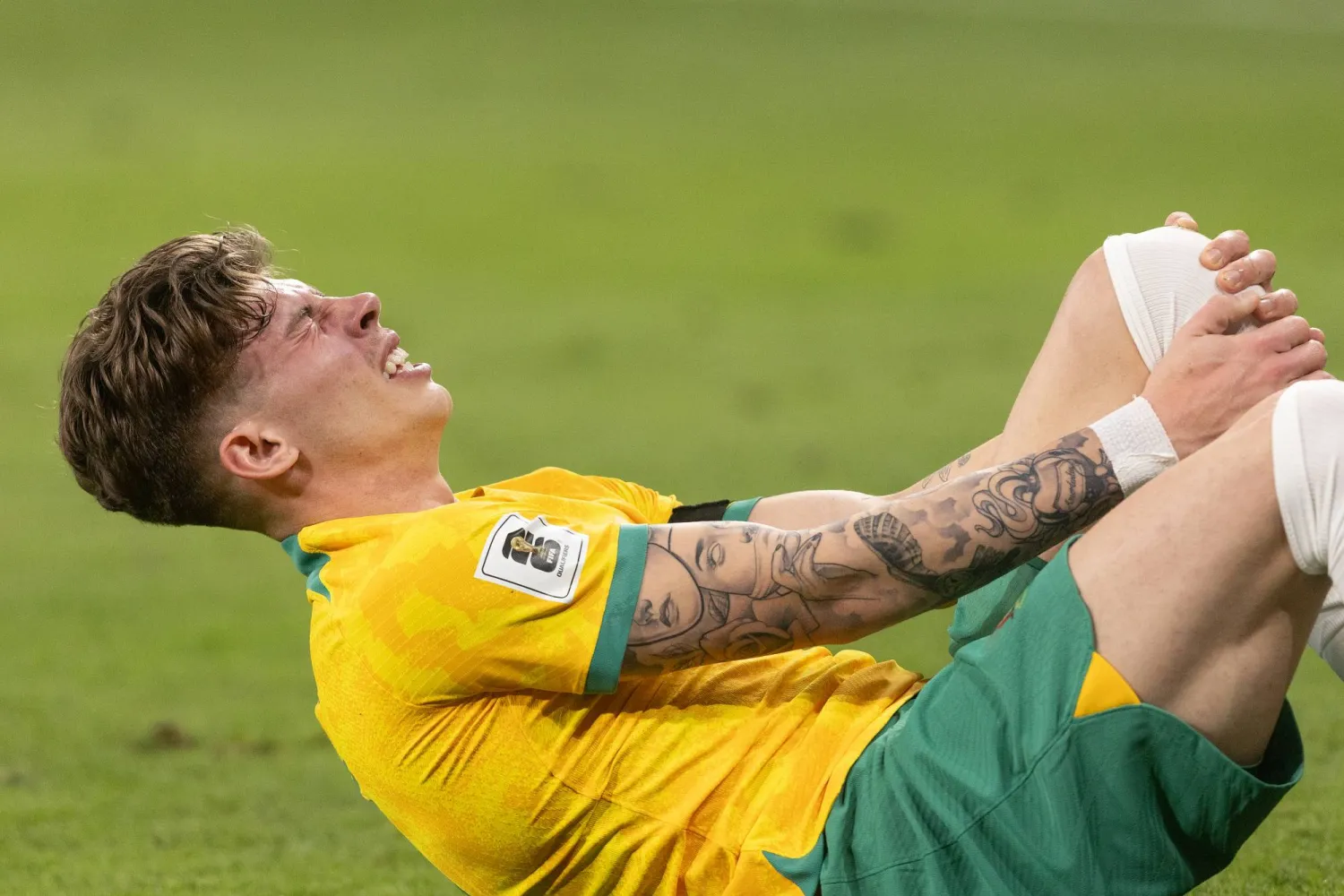 جوردان بوس نزل بديلاً ثم غادر للإصابة (غيتي)