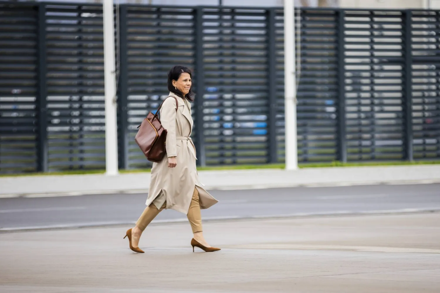 24 March 2024, Brandenburg, Schoenefeld: German Foreign Minister Annalena Baerbock walks to the Airbus A350 of the German Air Force at the military section of the capital's BER airport to fly to Egypt. Photo: Christoph Soeder/dpa