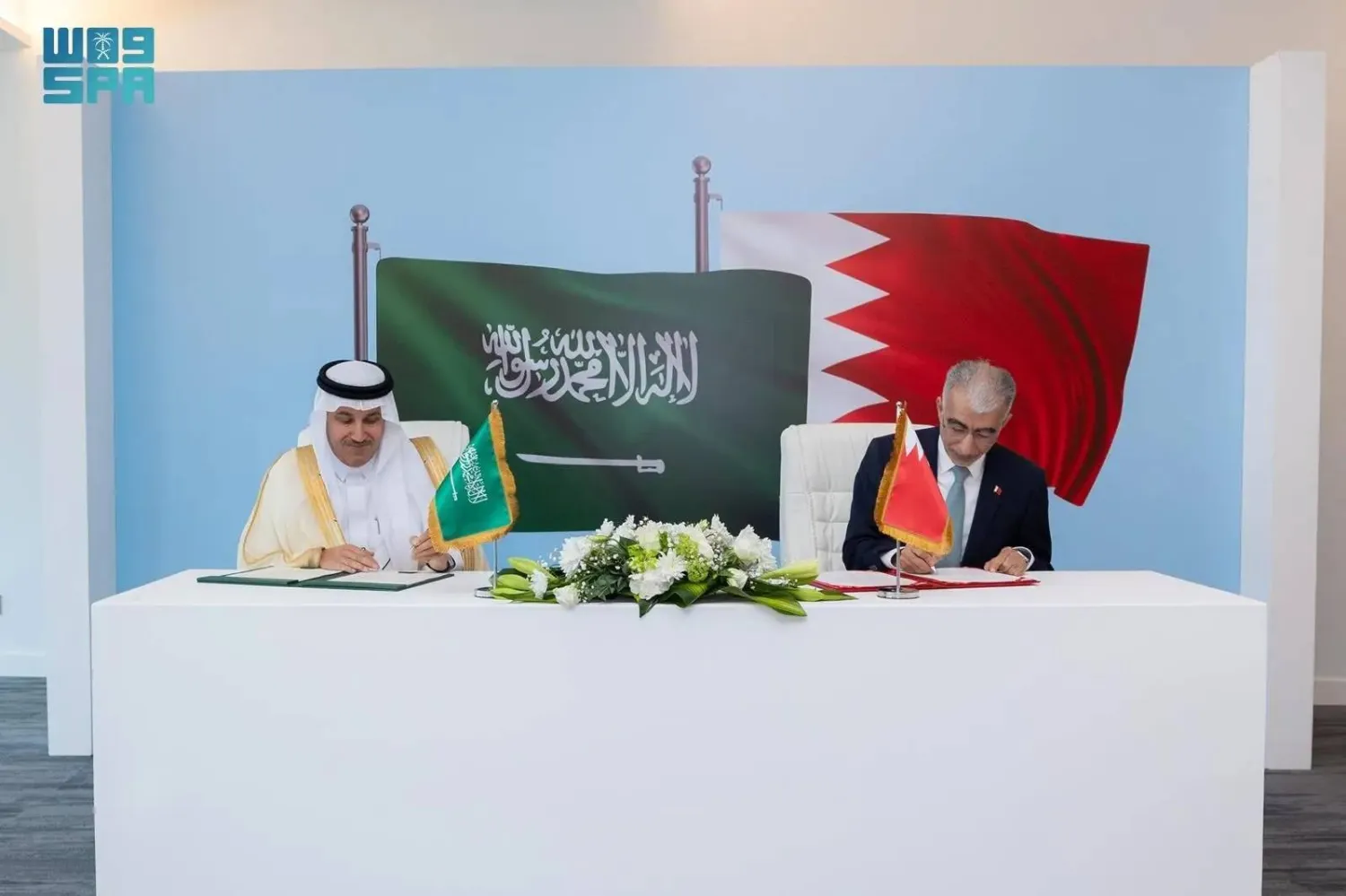 Saudi Arabia and Bahrain have signed two memoranda of understanding (MoUs) focused on the future of transportation and road maintenance and safety. (SPA)