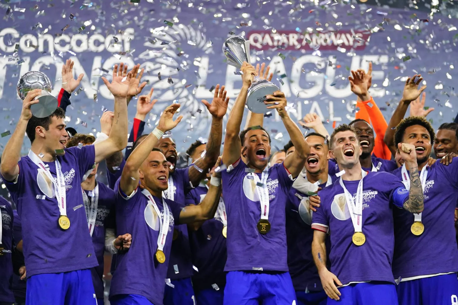 منتخب الولايات المتحدة بطلاً لـ«دوري أمم كونكاكاف» (أ.ب)