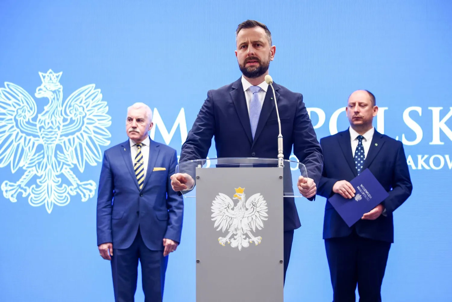 جانب من المؤتمر الصحافي الذي أعقب اختراق الصاروخ الروسي المجال الجوي البولندي (د.ب.أ)