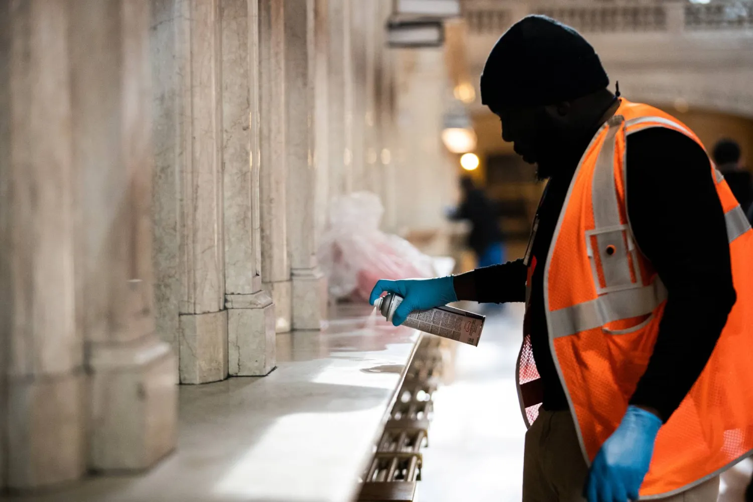 مركبات الأمونيوم الرباعية موجودة في المطهرات ومبيدات الحشرات (رويترز)