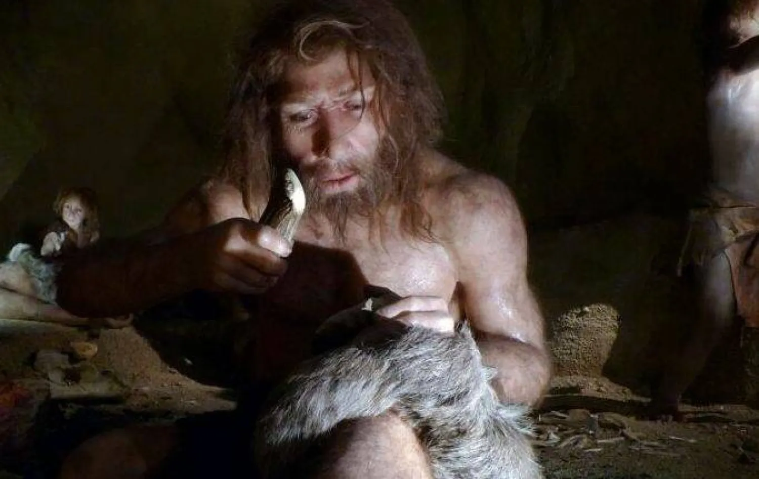 مجسم يظهر شكل البشر القدامى في متحف كرواتي (رويترز)