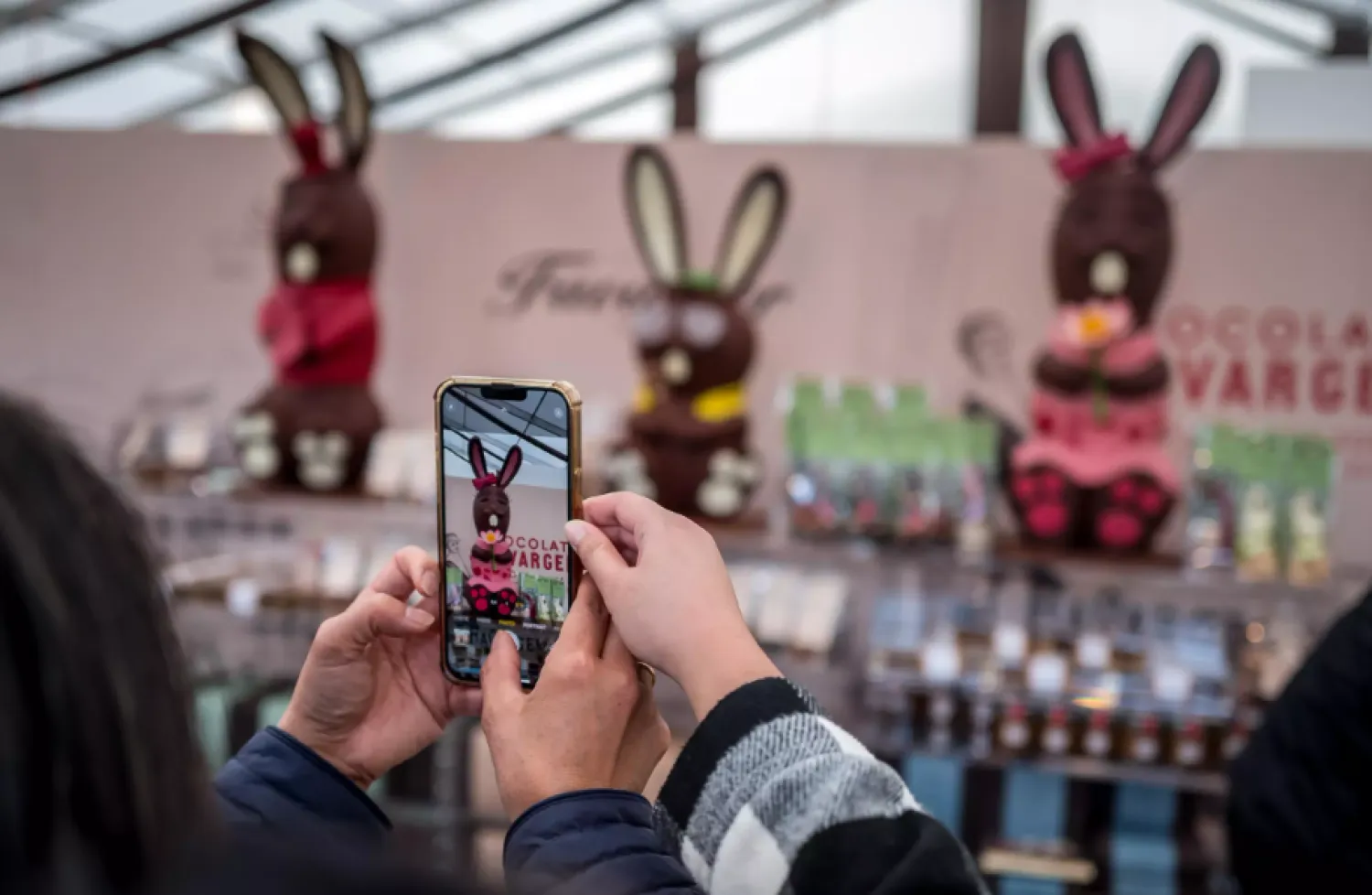 Unwilling to risk their reputation for quality, Swiss chocolate makers are likely to offer a greater variety of products at different price points © Fabrice COFFRINI / AFP
