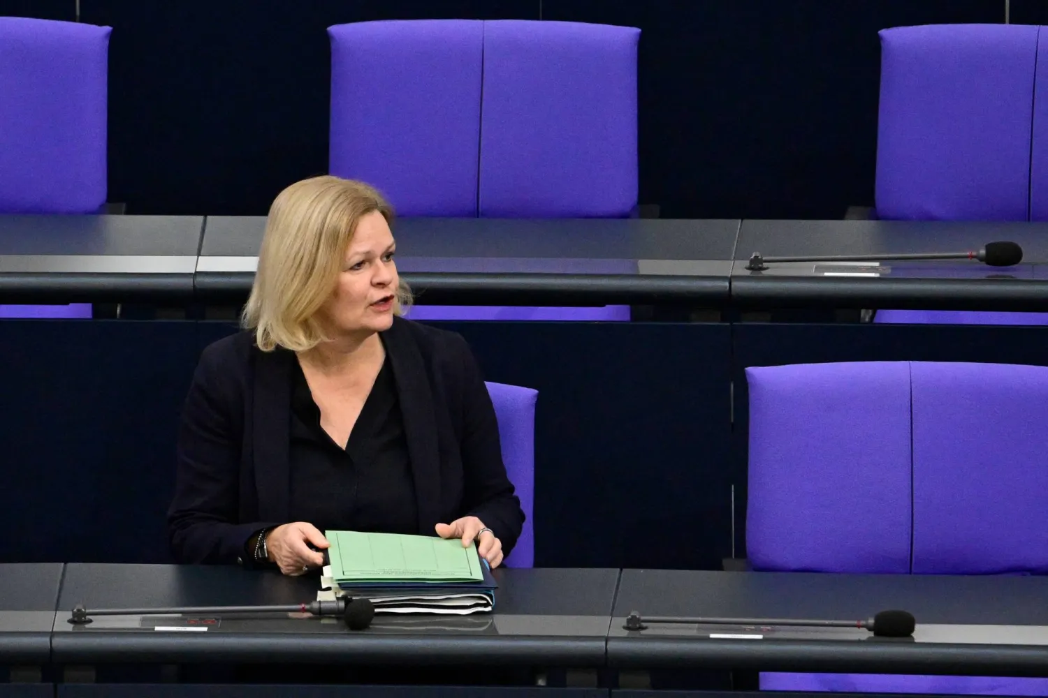 نانسي فيزر وزيرة الداخلية الألمانية (أ.ف.ب)