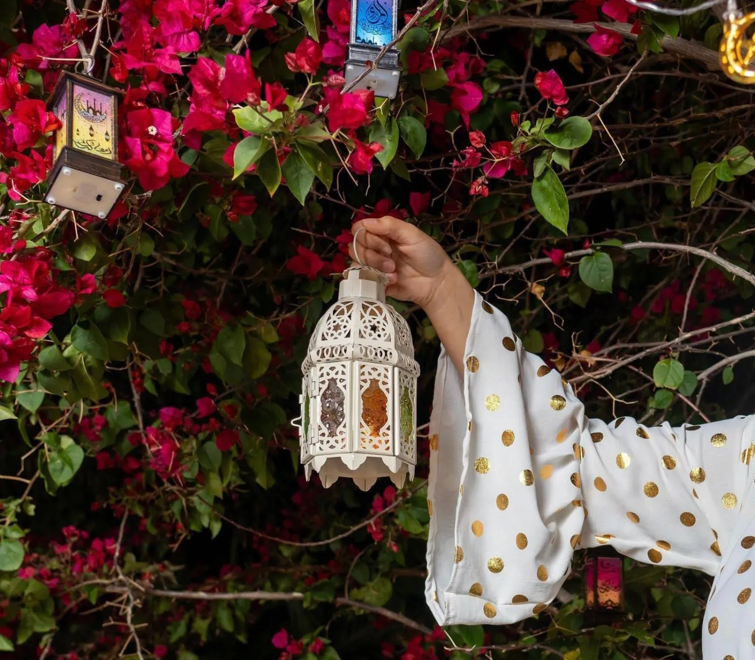 تتزين البيوت لاستقبال رمضان والحفاوة بضيوفها في كل غبقة (واس)