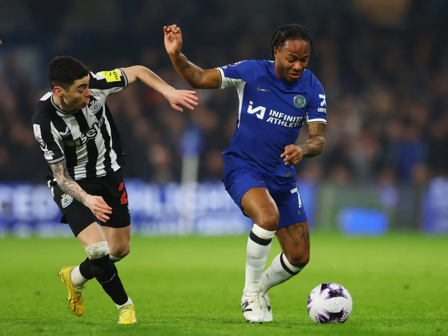 تميزت مسيرة سترلينغ بالروح القتالية العالية والقوة الذهنية (رويترز)