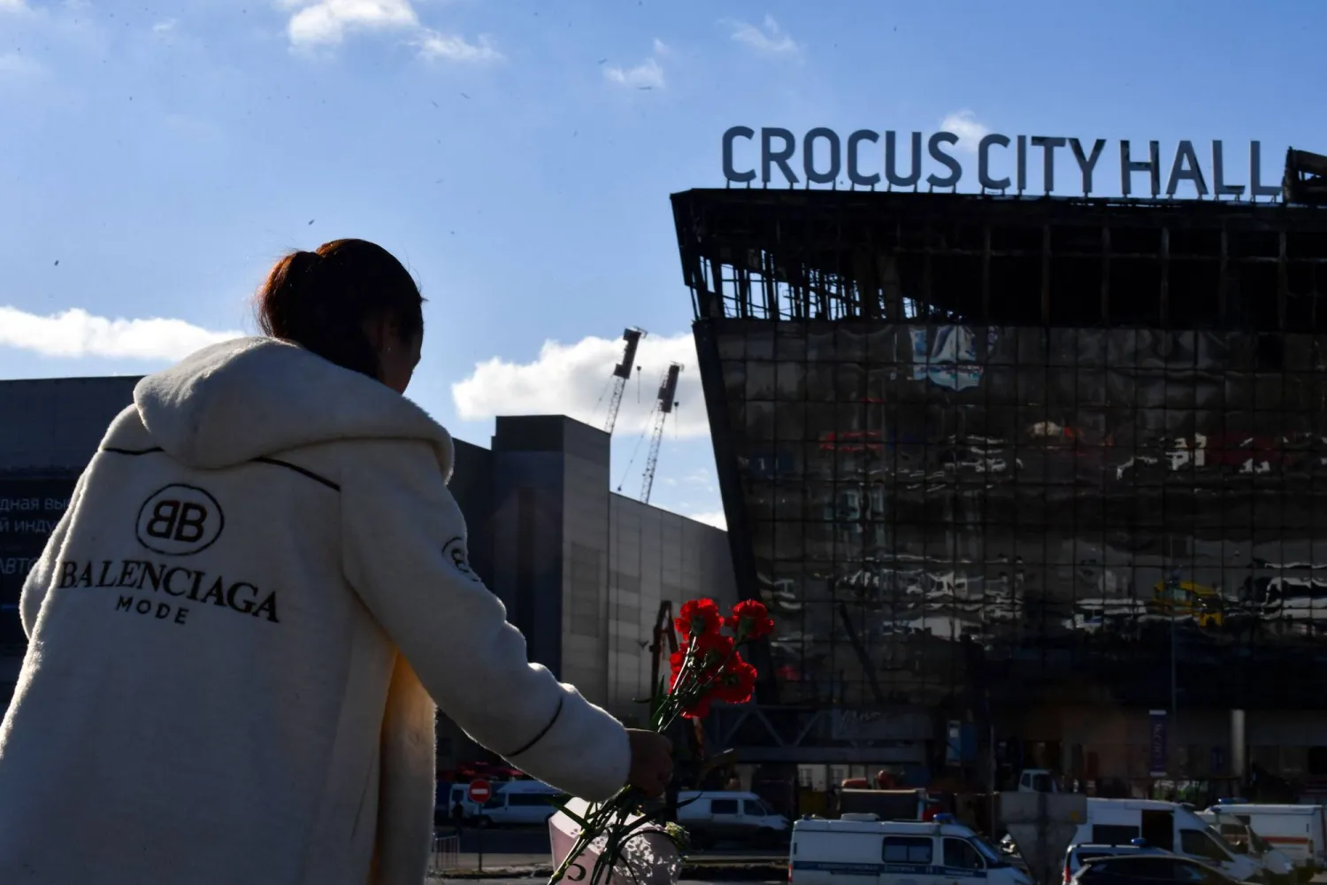 تفحم صالة «كروكوس سيتي هول» للحفلات في موسكو بسبب الهجوم (أ.ف.ب)